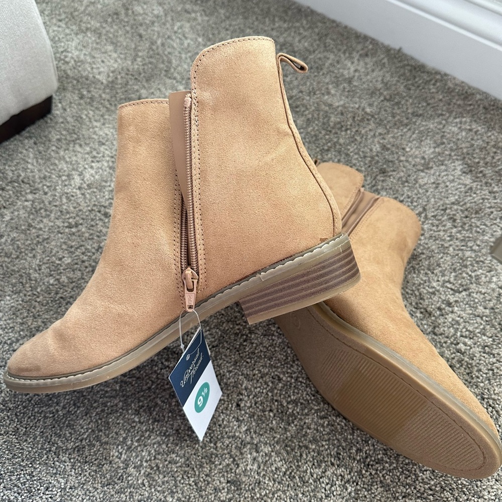 Universal Thread—Brenna Boots